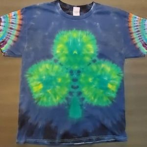 Medium Gildan G500 Tie Dye Shamrock